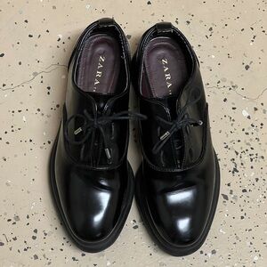 Zara Women's Glossy Black Oxfords